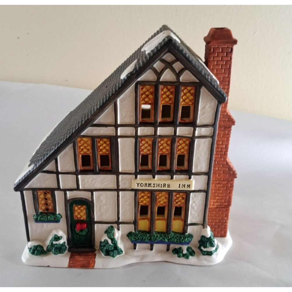 Santas Workbench Christmas Village Yorkshire Inn Ceramic 1999 No Lights